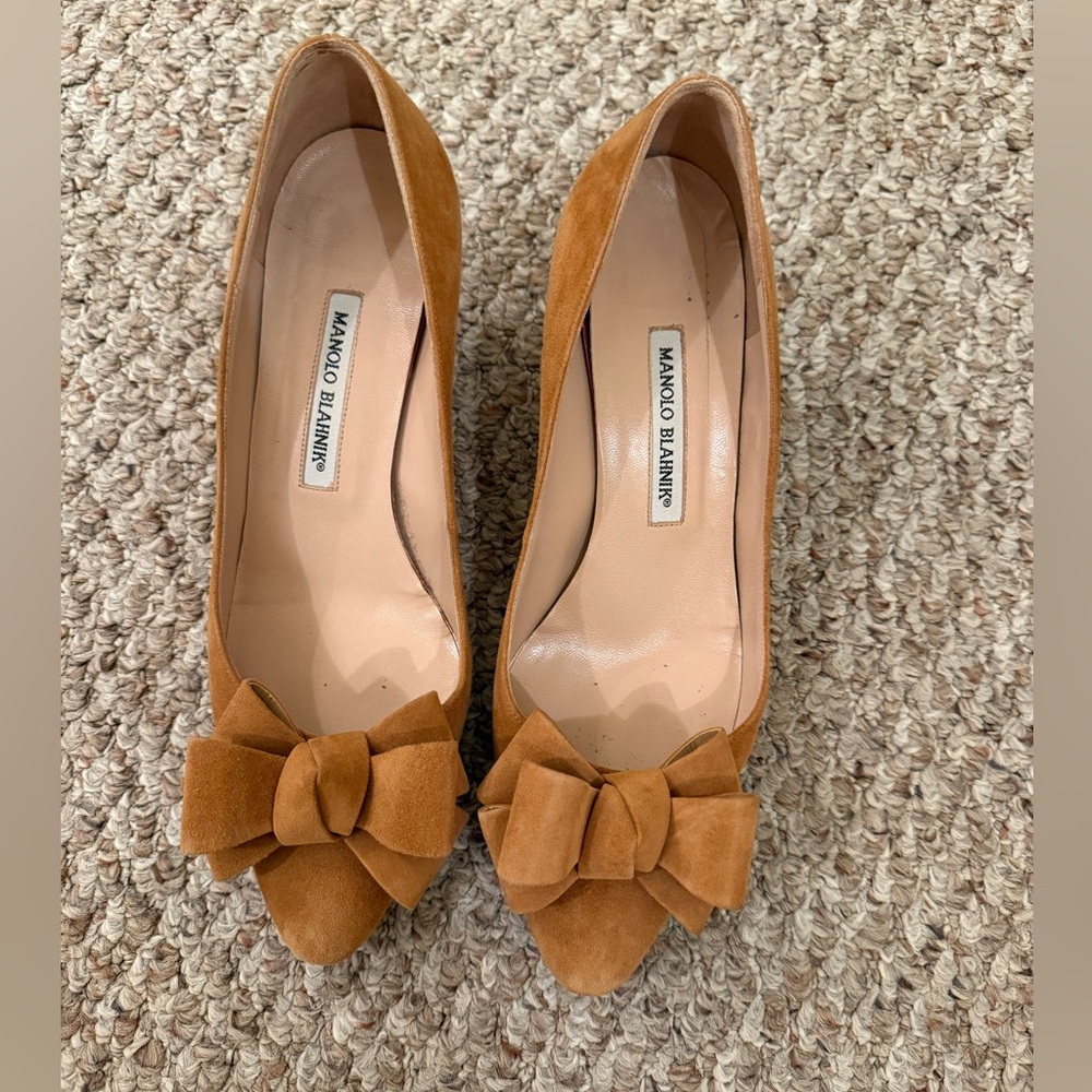 Manolo Blahnik Suede Pumps Camel with Bow Detail EU 40 / US 9.5
